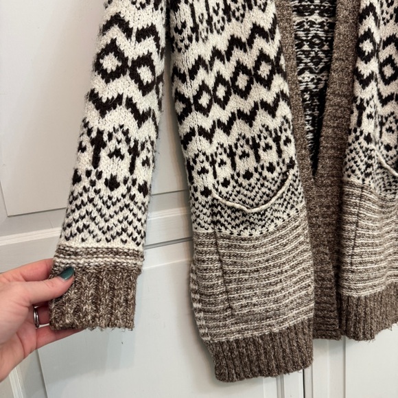 American Eagle Brown and Cream Long Knit Cardigan. Cozy Cabincore. Boho. - Picture 4 of 7